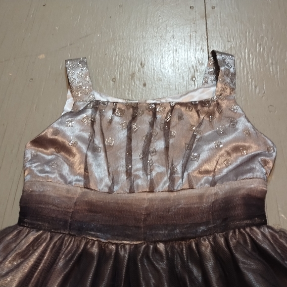 LOVE Girls Sleeveless Grey Metallic Shimmery Formal Dress With Toole Size 10 - Picture 3 of 12